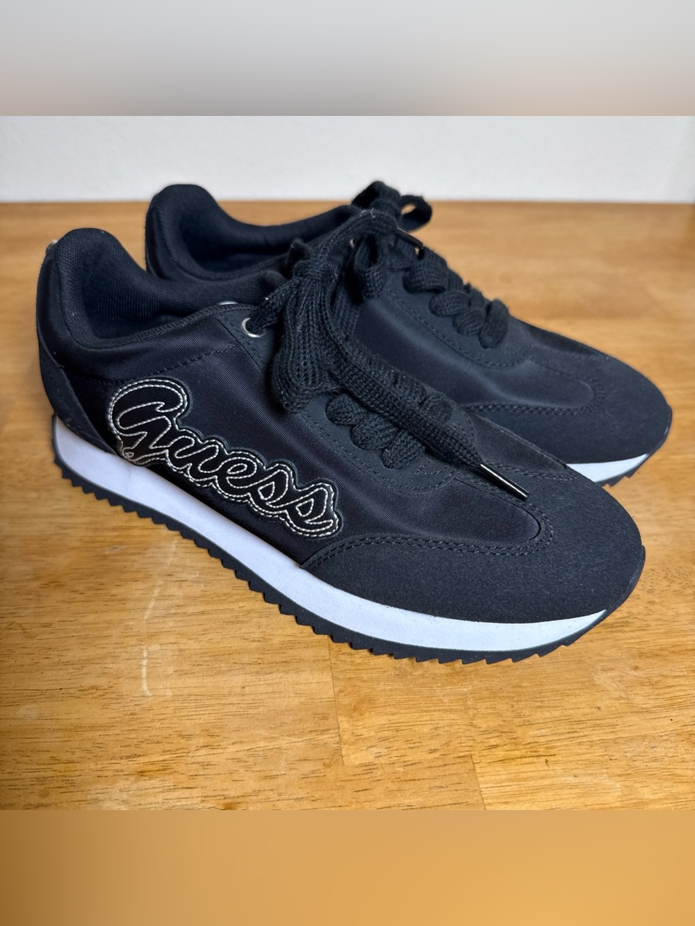 Guess Fierra Sneaker Black Women’s Size 6.5 Retro Logo